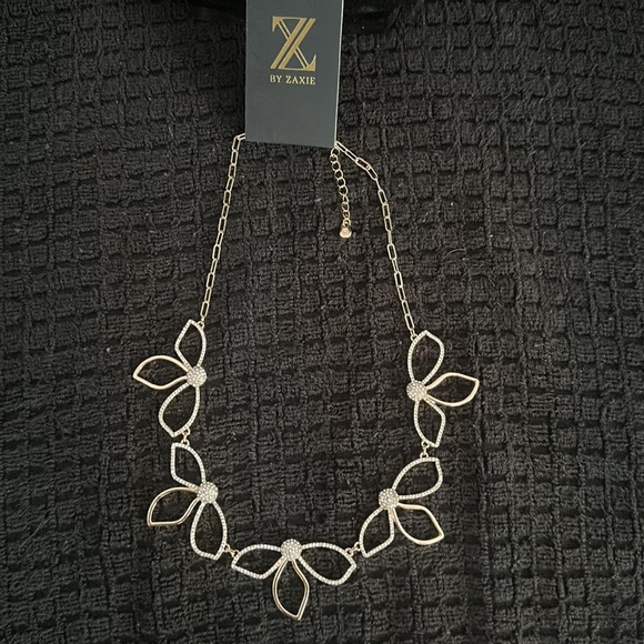 Brand new Necklace by zaxie - Picture 2 of 3